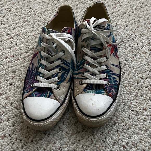 Flowery Converse shoes - Picture 3 of 3